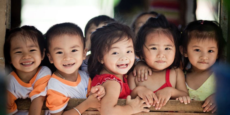 Ý nghĩa phong tục xông đất và vai trò của trẻ em