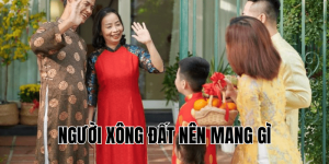người xông đất nên mang gì